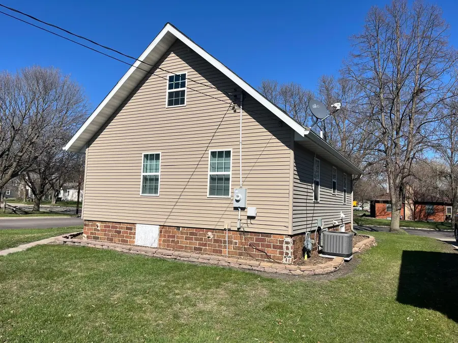 402 2nd Street Sw, Renville, MN 56284 - #3
