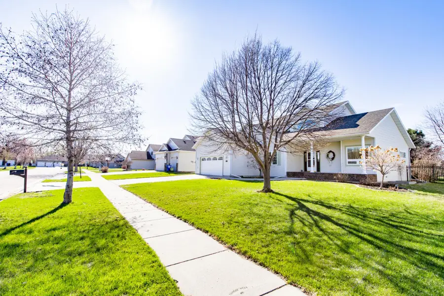 1134 47th Avenue N, Fargo, ND 58102 - #3