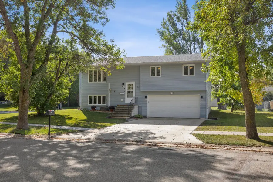 719 10th Avenue E, West Fargo, ND 58078 - #2