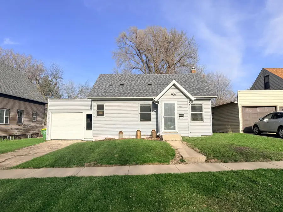 925 2nd Avenue Sw, Pipestone, MN 56164 - #3