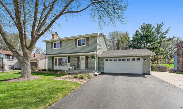 3249 Camelot Drive, Woodbury, MN 55125
