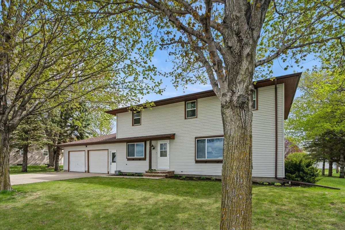 912 10th Street, Gaylord, MN 55334 - #1