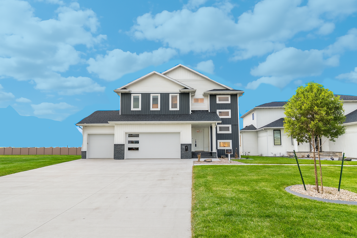 6841 Sunrise Pt, Horace, ND 58047 - #1