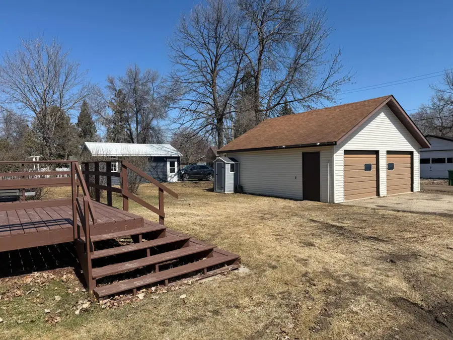 306 7th Avenue Ne, Roseau, MN 56751 - #3