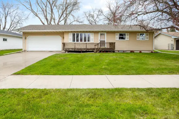 2813 Elm Street N, Fargo, ND 58102