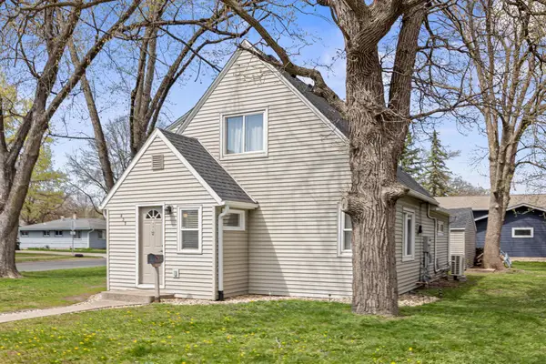 437 Linden Avenue Sw, Hutchinson, MN 55350