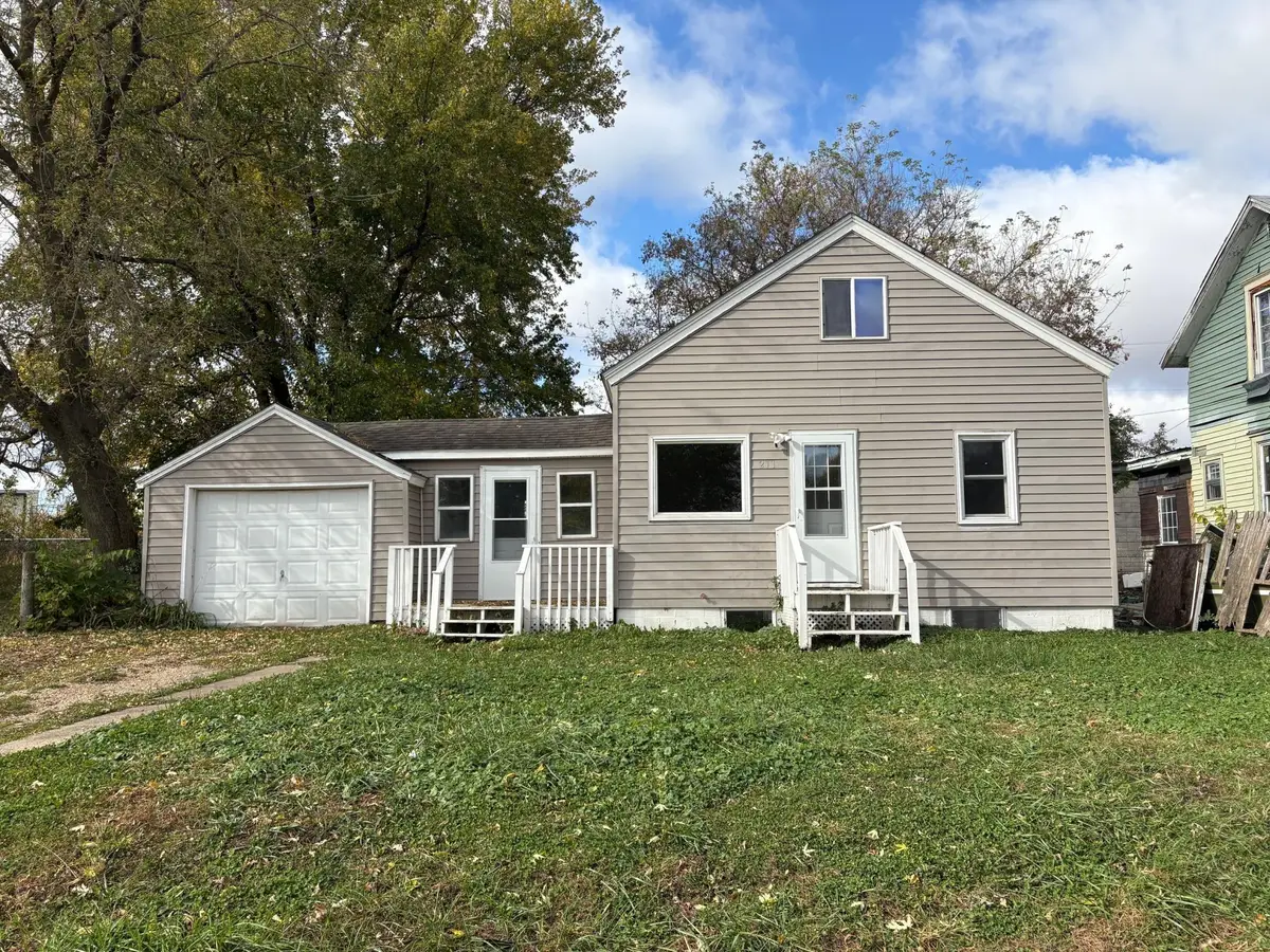 211 Clinton Street, Austin, MN 55912 - #1