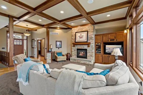9071 Horizon Drive, Shakopee, MN 55379