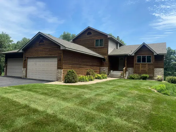 19539 Rochester Street Ne, East Bethel, MN 55011