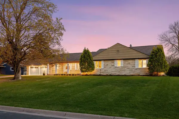 6233 Knoll Drive, Edina, MN 55436