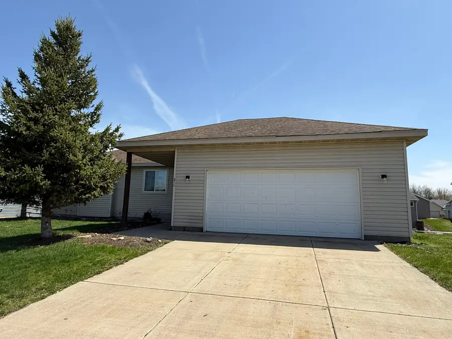 211 Fischer Street Nw, Montgomery, MN 56069 - #2
