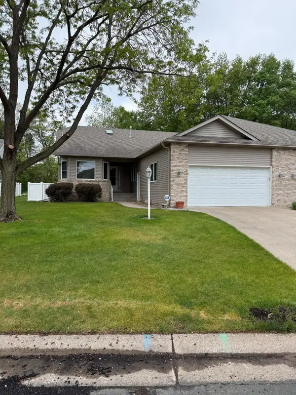 5635 Heather Ridge Court, Shoreview, MN 55126