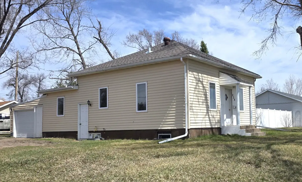 834 2nd Street Nw, Valley City, ND 58072 - #1