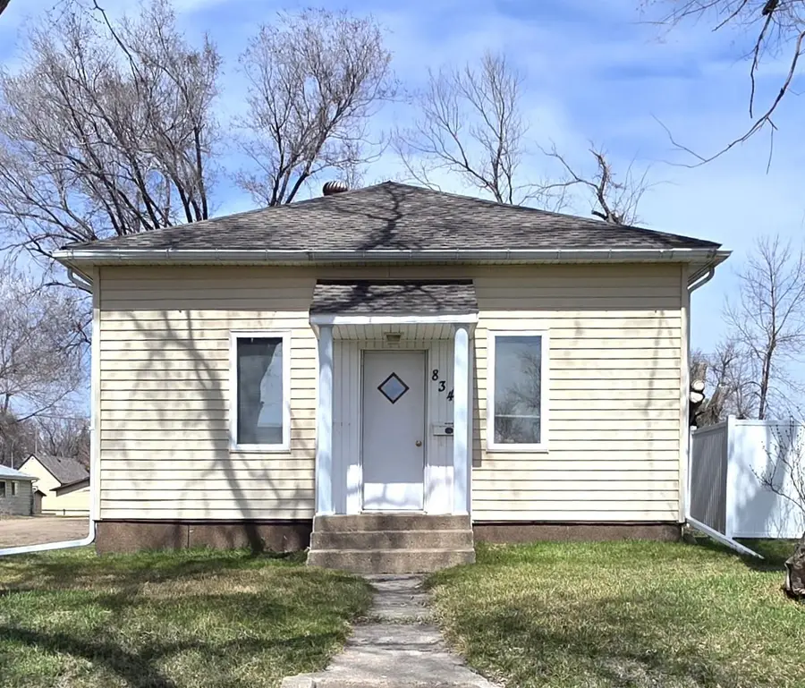 834 2nd Street Nw, Valley City, ND 58072 - #2