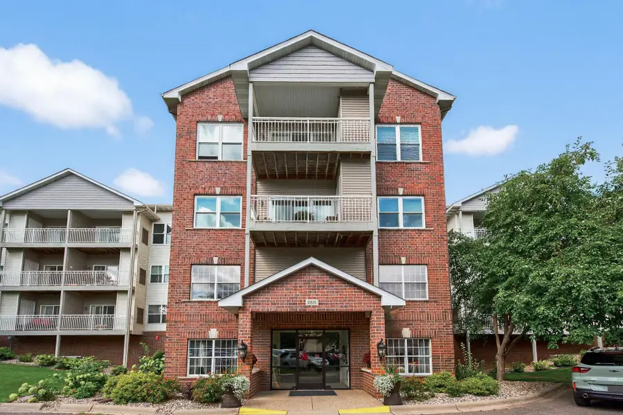 2231 Penn Place #120, North Saint Paul, MN 55109 - #2