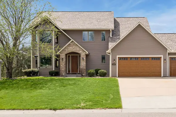 2470 Queensport Road, Woodbury, MN 55125