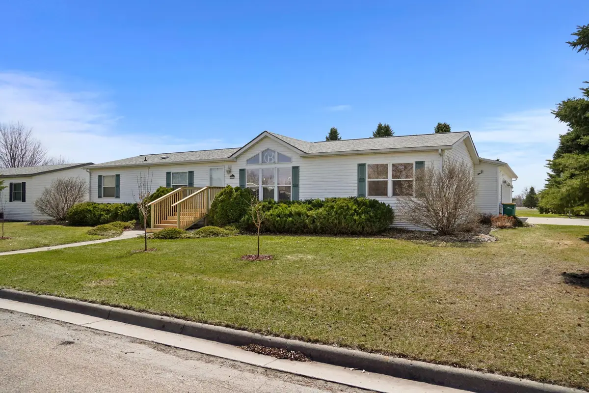 4 4th Avenue Se, Gwinner, ND 58040 - #1
