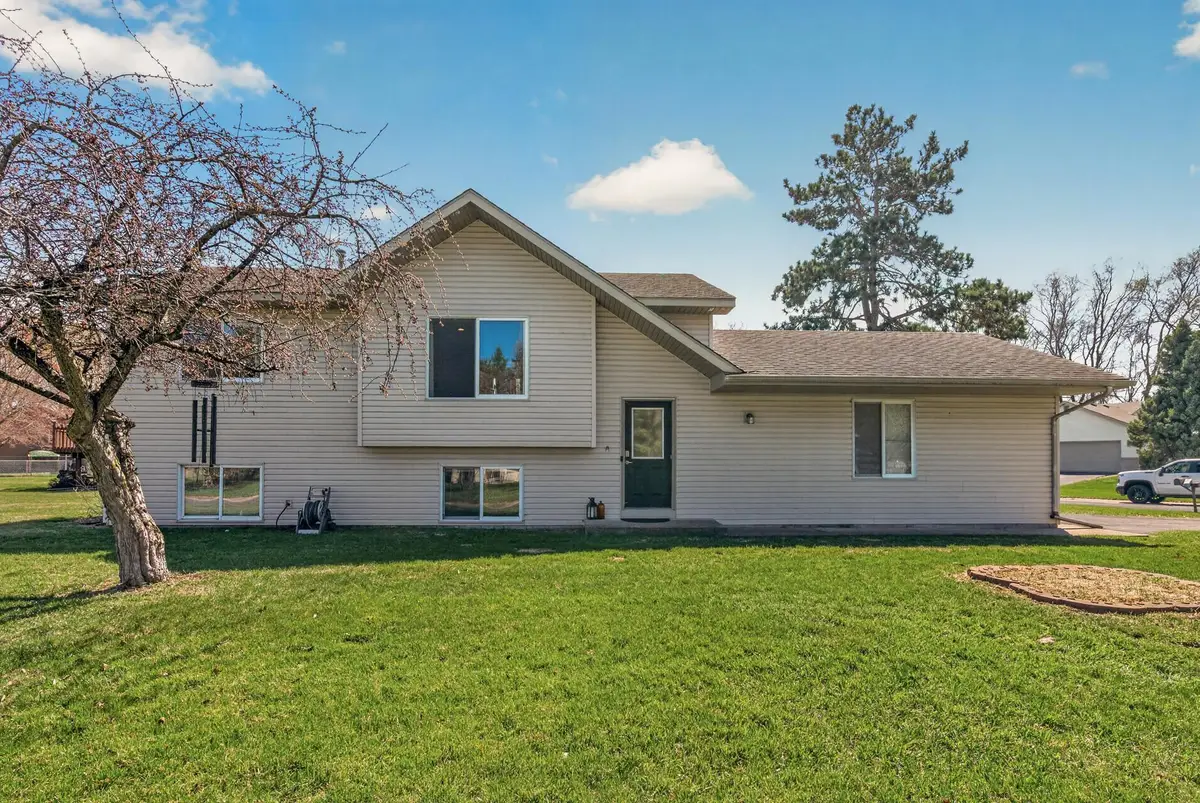 25895 Finch Court, Wyoming, MN 55092 - #1