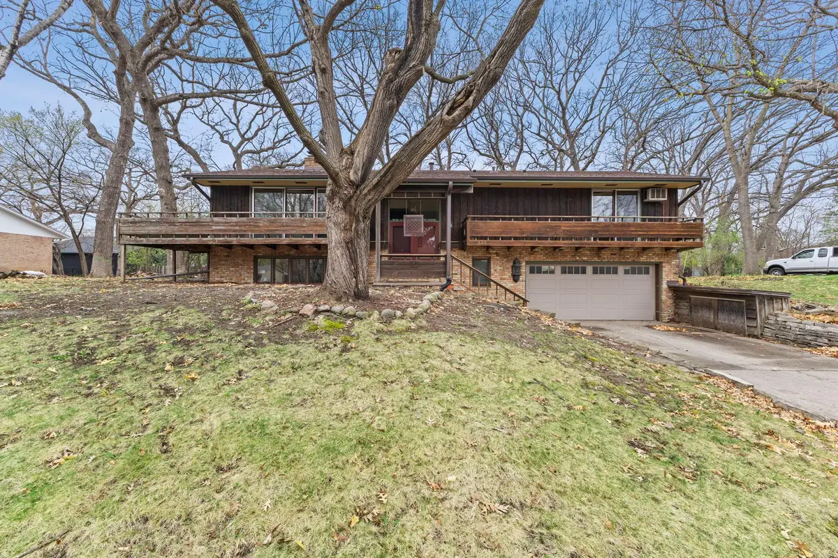 135 Hampshire Avenue N, Golden Valley, MN 55427 - #1