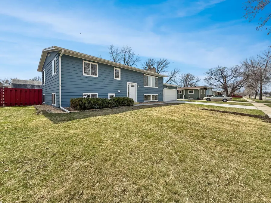 1008 24th Avenue S, Fargo, ND 58103 - #2