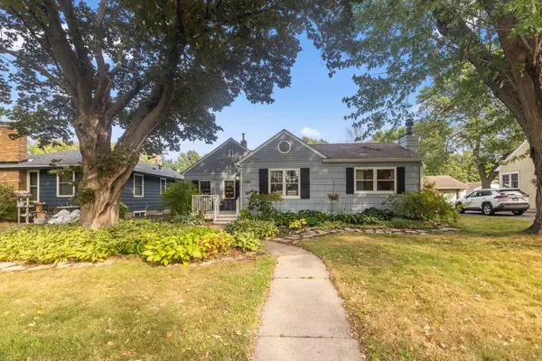 1586 Grotto Street N, Saint Paul, MN 55117
