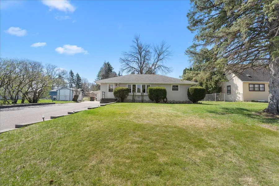 2368 Holloway Avenue E, Maplewood, MN 55109 - #2