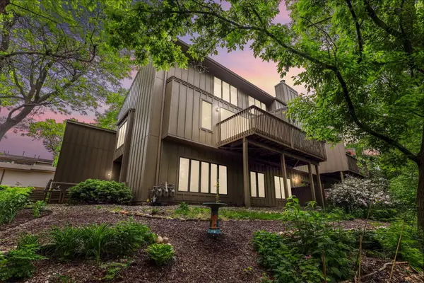 8970 Neill Lake Road, Eden Prairie, MN 55347
