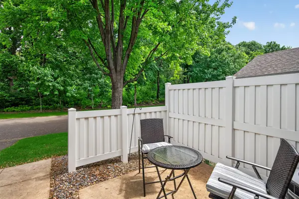 401 Leeward Trail, Woodbury, MN 55129