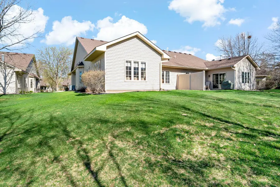 2325 Gresham Avenue N, Oakdale, MN 55128 - #2