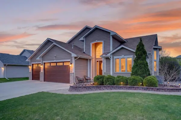 9325 Austrian Pine Avenue N, Brooklyn Park, MN 55443