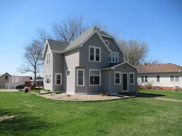312 S Main Avenue, Hills, MN 56138