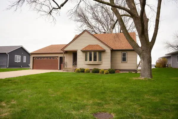 1532 S Shore Drive, Worthington, MN 56187