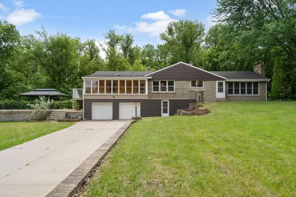 30 Woodridge Lane, Sunfish Lake, MN 55077
