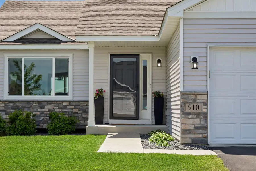 910 Emily Court Ne, Montgomery, MN 56069 - #2