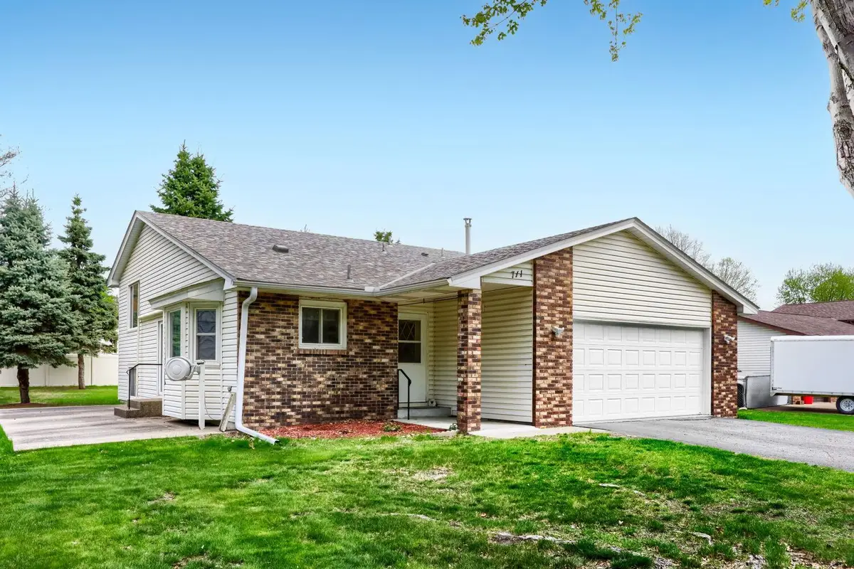 711 Cope Avenue W, Roseville, MN 55113 - #1