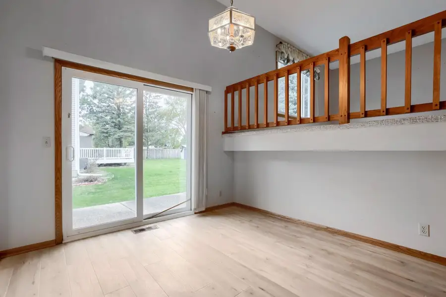 711 Cope Avenue W, Roseville, MN 55113 - #3