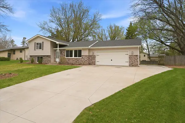 6560 49th Street N, Oakdale, MN 55128