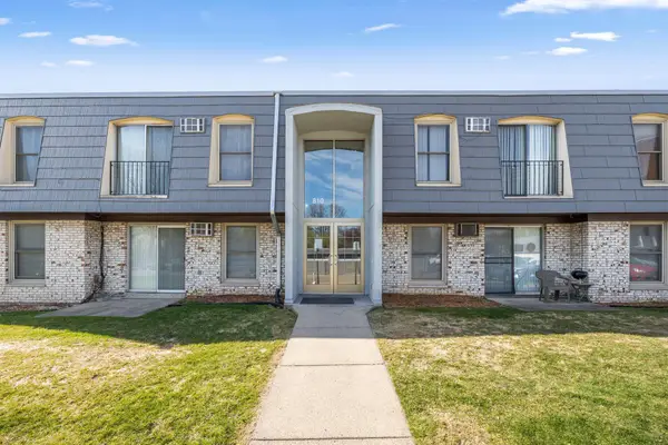 810 9th Avenue S #8, Hopkins, MN 55343