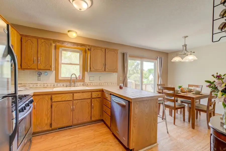 6878 Upper 28th Street N, Oakdale, MN 55128 - #3