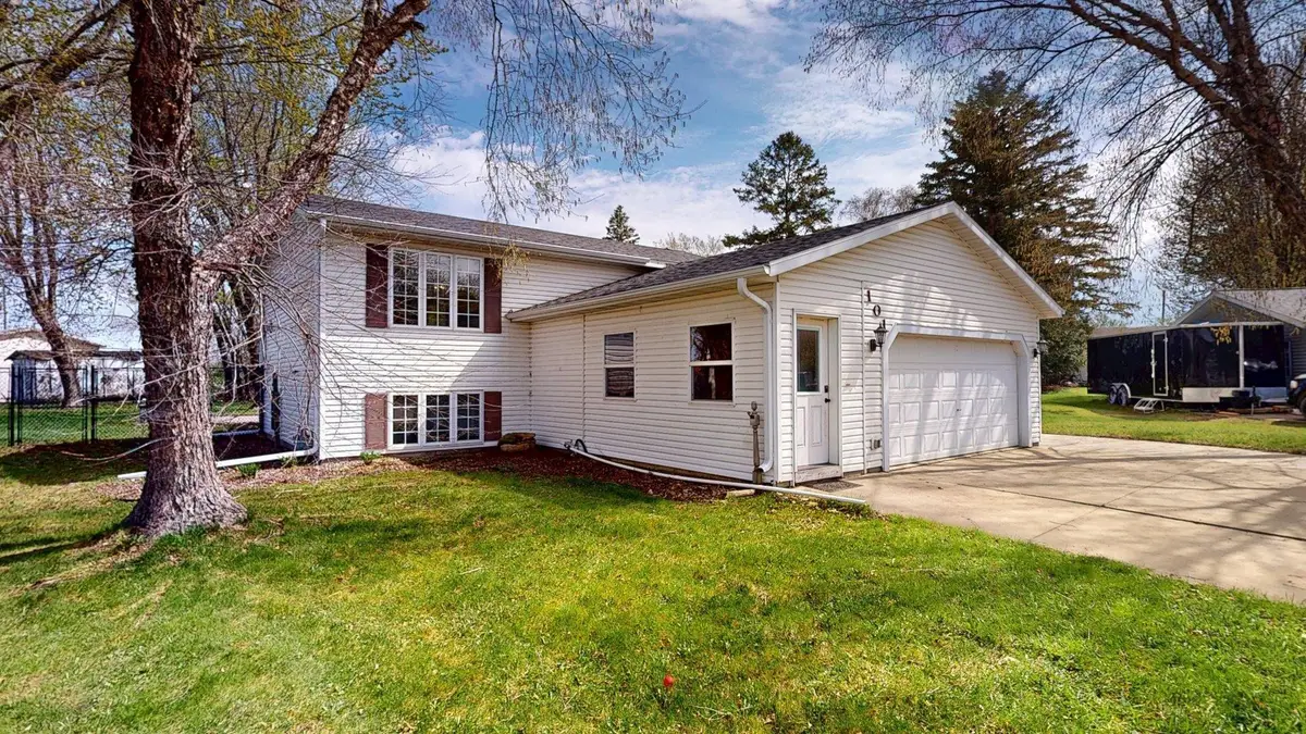 101 9th Avenue Ne, Dodge Center, MN 55927 - #1