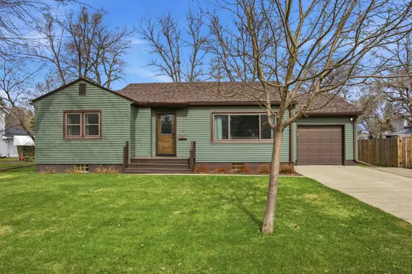 218 10th Avenue, Enderlin, ND 58027