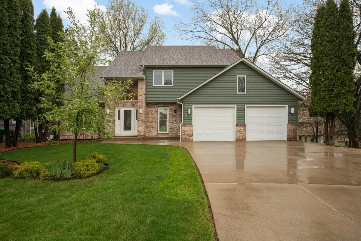2577 Spirit Drive E, North Saint Paul, MN 55109 - #1