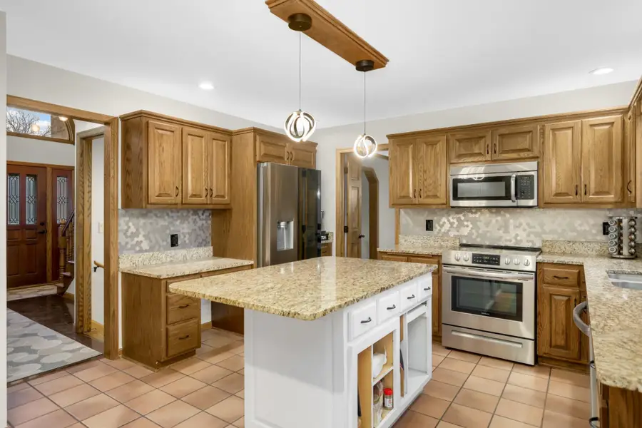 2577 Spirit Drive E, North Saint Paul, MN 55109 - #2