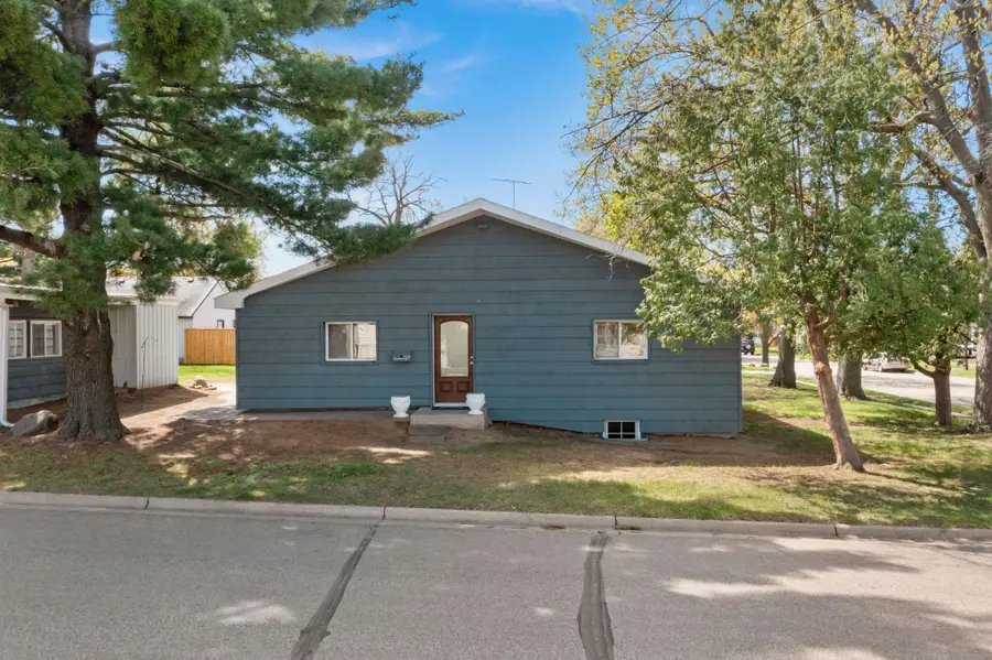 687 4th Avenue Nw, New Brighton, MN 55112 - #2