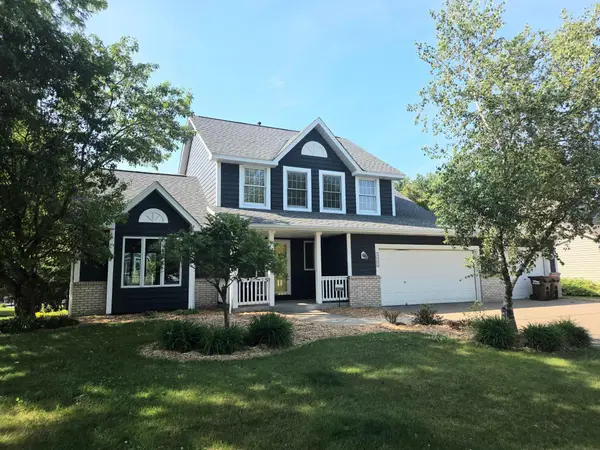 4441 Hillvale Avenue N, Oakdale, MN 55128