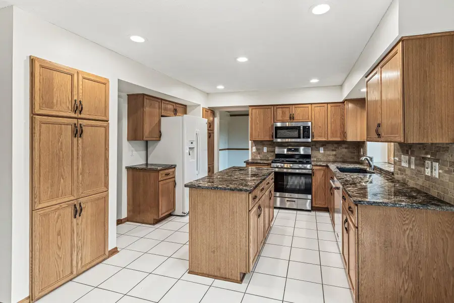4441 Hillvale Avenue N, Oakdale, MN 55128 - #2