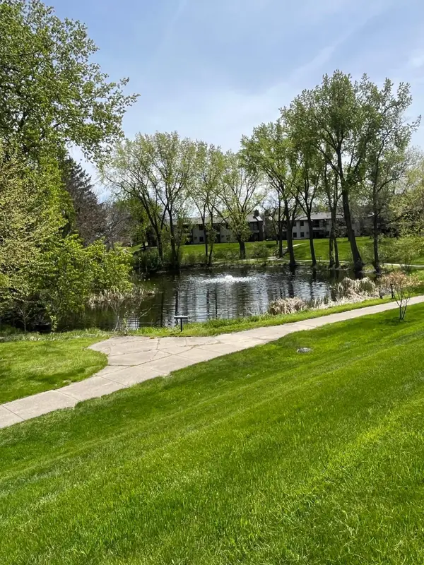 1577 Millpond Court #77, Chaska, MN 55318