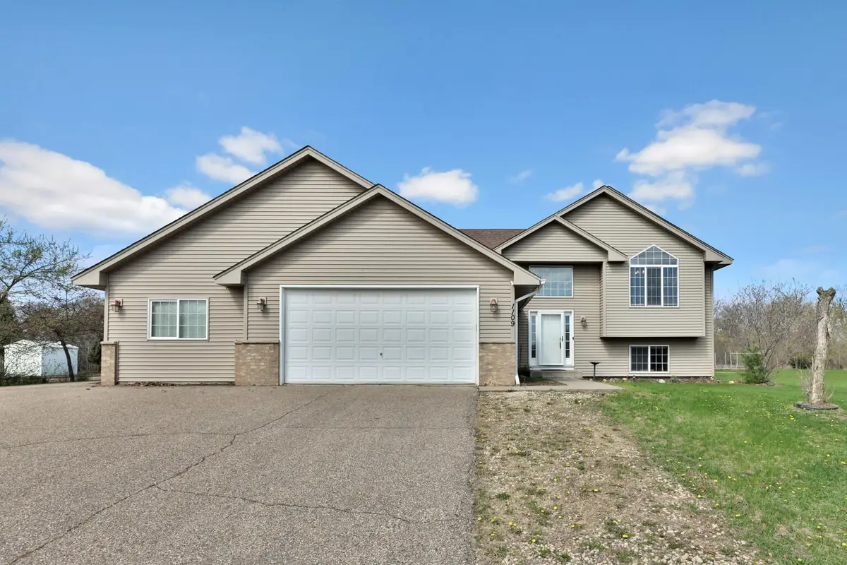 1109 Rum River Drive Sw, Isanti, MN 55040 - #1