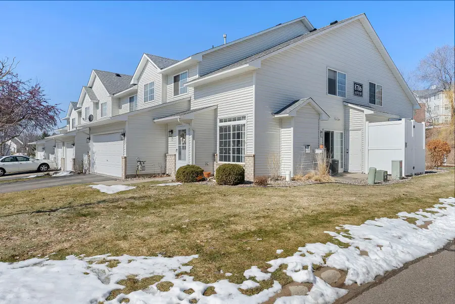 8706 Quarry Ridge Lane #D, Woodbury, MN 55125 - #3