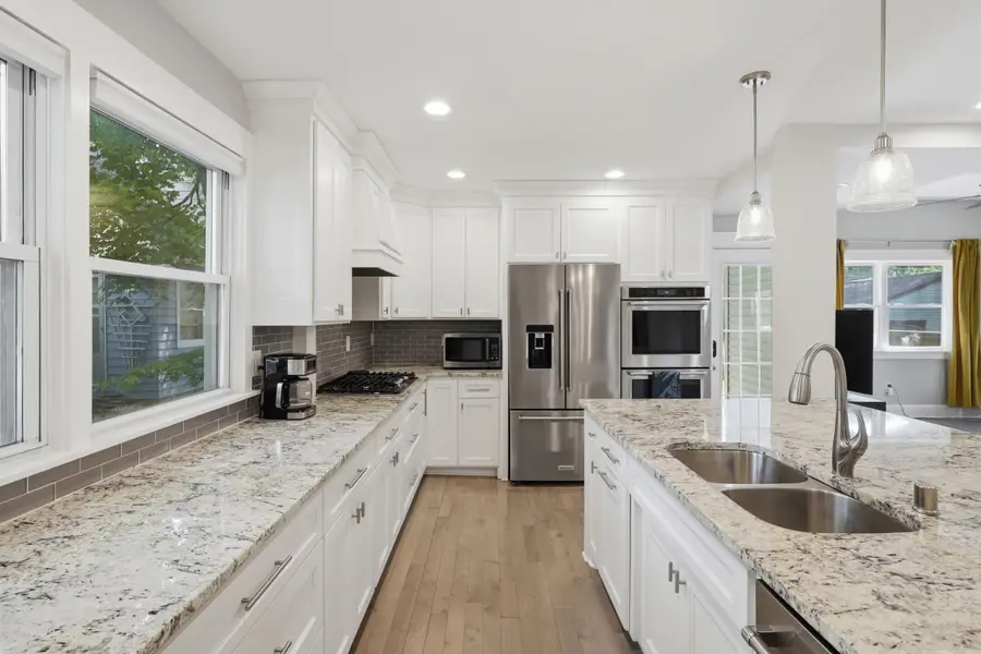 1350 Laurel Avenue, Saint Paul, MN 55104 - #3